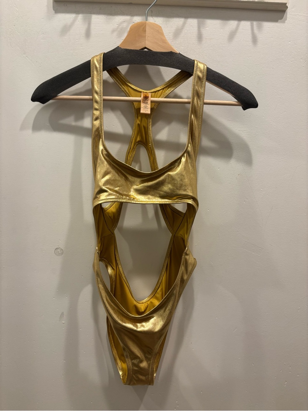 SKIMS Gold Metallic Racerback Bikini Top - Picture 2 of 4